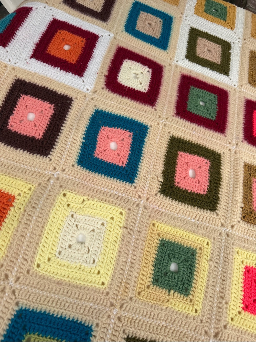 VINTAGE HANDMADE CROCHET GRANNY SQUARE AFGHAN THROW CABIN COTTAGECORE - Picture 3 of 7